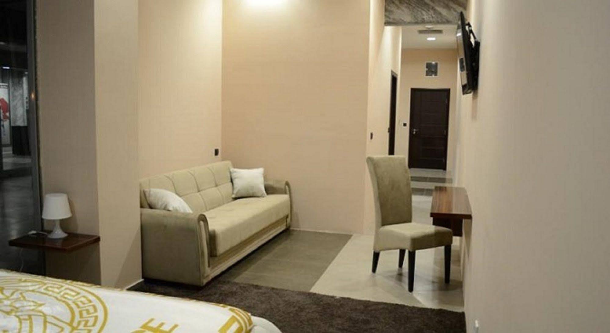 Hotel Metropolitan By Belgrade Arena ภายนอก รูปภาพ